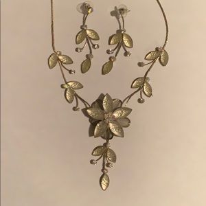 Matching white flower earring and necklace set